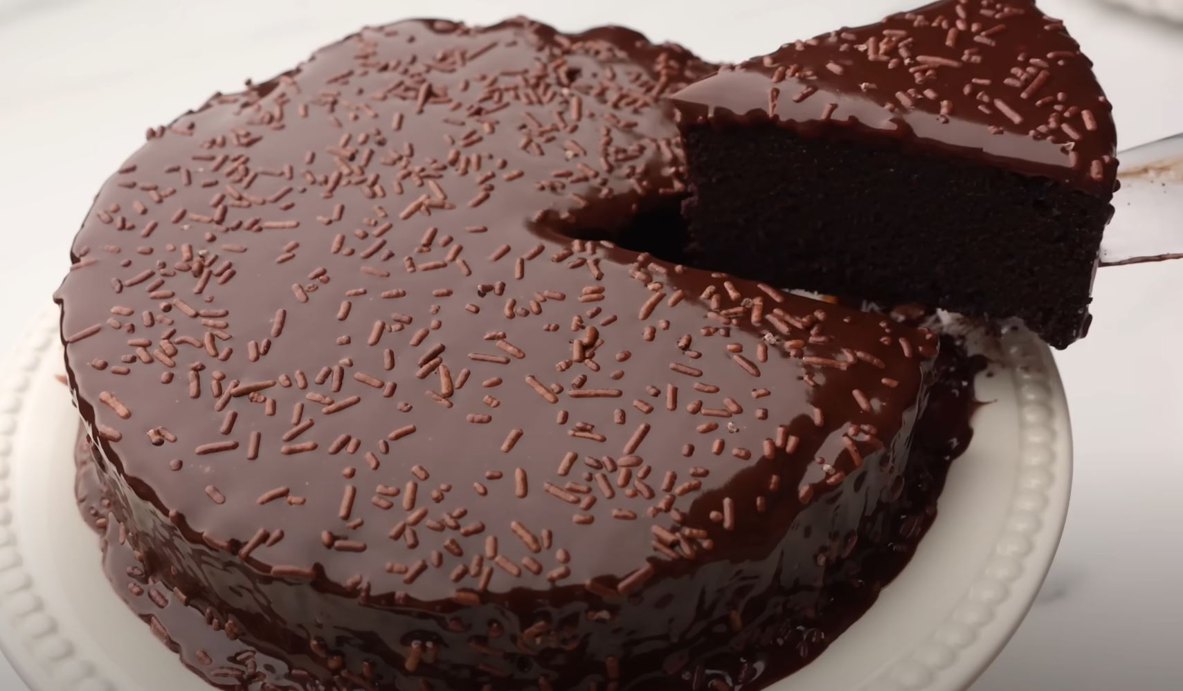 Fluffy Family sized Chocolate Cake With An Irresistible Taste